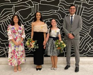 Lorena Silvent i Miguel Verdeguer, alcaldessa i regidor de festes de Catarroja, amb les Falleres Majors de la localitat per a 2024, Itziar Tomás i Claudia Selma